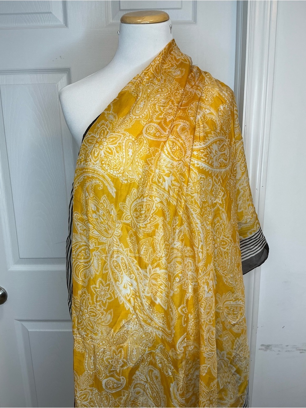2050 - Antibes Blanc 100% Silk Paisley Scarf - Picture 5 of 6